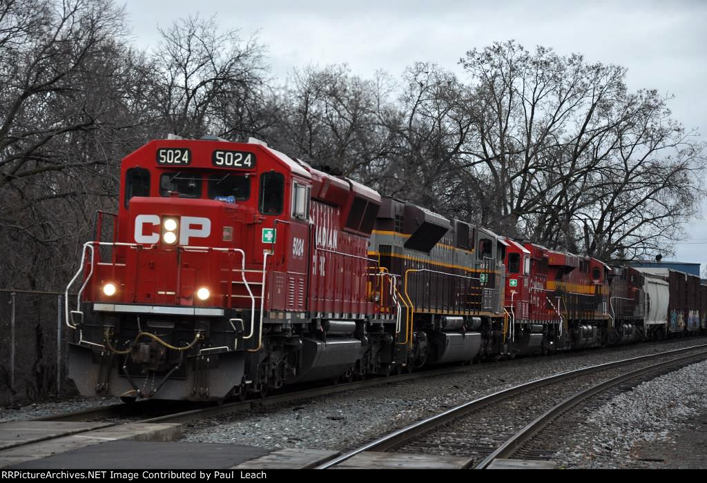 Manifest rolls west approaching Humboldt